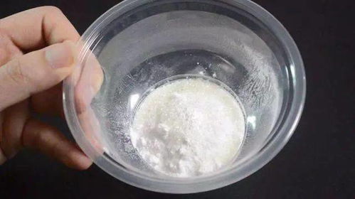 小蘇打和白砂糖混合一起,放在廚房里,解決了家里的這個(gè)問題